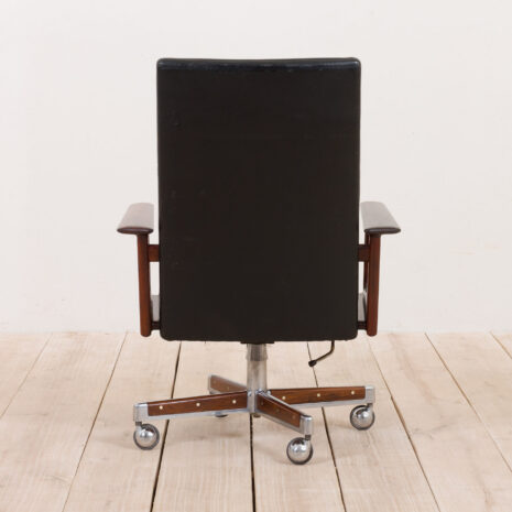 21118 Arne Vodder krzesło do biurka dla Sibast z drewna różanego i czarnej skóry, Dania lata 60. Arne Vodder executive desk chair for Sibast in rosewood and black leather Denmark s scaled