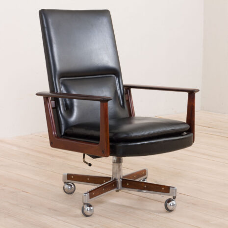 Arne Vodder executive desk chair for Sibast in rosewood and black leather Denmark s  scaled