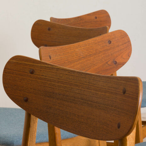 21048 Set of 4 oak chairs uldum z drewnianym oparciem-17 Set of oak chairs uldum z drewnianym oparciem scaled