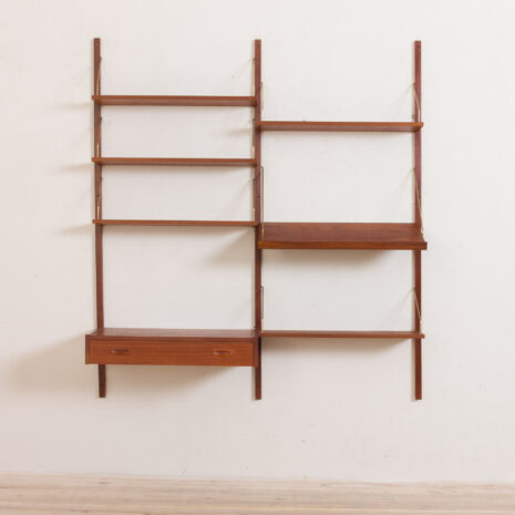 21127 - czekamy na kije Teak wall unit with a secretary desk and magazin tilted shelf in Cadovius Sorensen-1 czekamy na kije Teak wall unit with a secretary desk and magazin tilted shelf in Cadovius Sorensen scaled