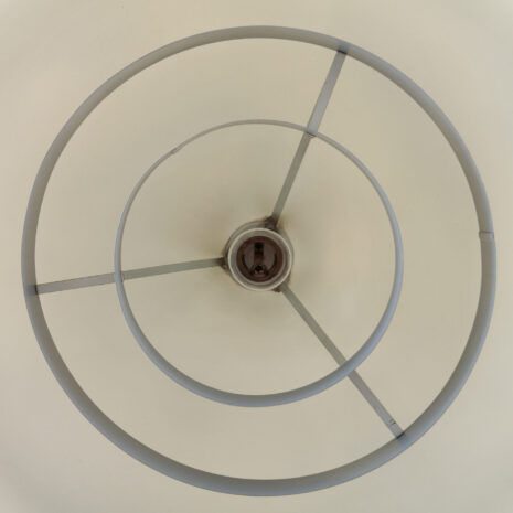 21137 Lampe en aluminium du milieu du siècle avec couvercle en laiton-8 Mid century aluminium lamp with brass top scaled