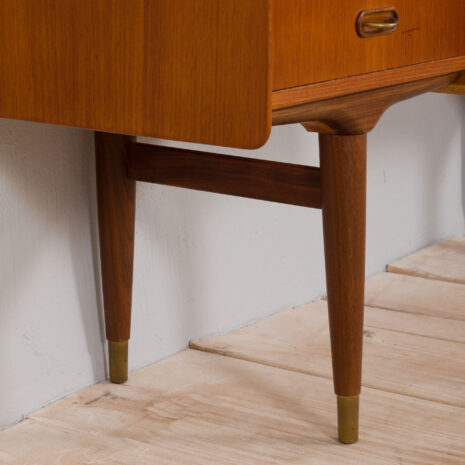 21157 Mid century Scandinavian teak vanity with adjustable mirrors and 5 shelves, 1950s-10 Mid century Scandinavian teak vanity with adjustable mirrors and shelves s scaled