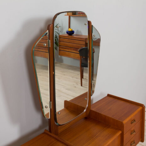 21157 Mid century Scandinavian teak vanity with adjustable mirrors and 5 shelves, 1950s-15 Mid century Scandinavian teak vanity with adjustable mirrors and shelves s scaled