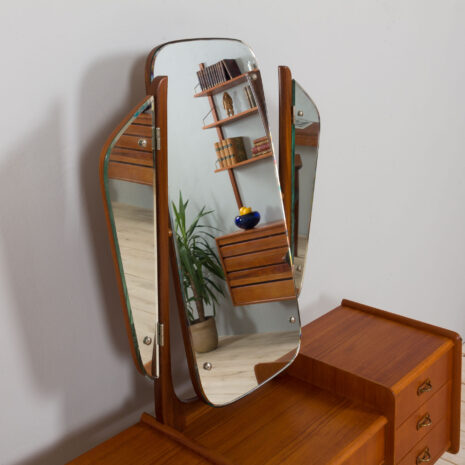 21157 Mid century Scandinavian teak vanity with adjustable mirrors and 5 shelves, 1950s-17 Mid century Scandinavian teak vanity with adjustable mirrors and shelves s scaled