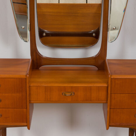 21157 Mid century Scandinavian teak vanity with adjustable mirrors and 5 shelves, 1950s-23 Mid century Scandinavian teak vanity with adjustable mirrors and shelves s scaled