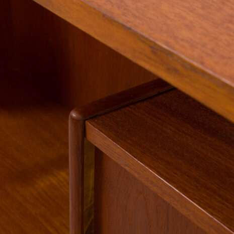 21162 Wolnostojące biurko Gunnar Nielsen z drewna tekowego dla Tibergaard, Dania, lata 60-13 Gunnar Nielsen free standing desk in teak for Tibergaard Denmark s scaled