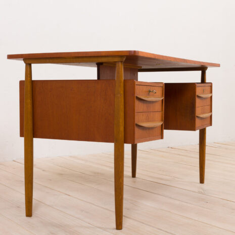 21162 Wolnostojące biurko Gunnar Nielsen z drewna tekowego dla Tibergaard, Dania, lata 60-18 Gunnar Nielsen free standing desk in teak for Tibergaard Denmark s scaled