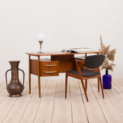 21162 Wolnostojące biurko Gunnar Nielsen z drewna tekowego dla Tibergaard, Dania, lata 60-2 Gunnar Nielsen free standing desk in teak for Tibergaard Denmark s scaled