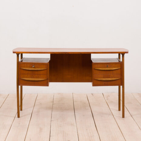 21162 Wolnostojące biurko Gunnar Nielsen z drewna tekowego dla Tibergaard, Dania, lata 60-6 Gunnar Nielsen free standing desk in teak for Tibergaard Denmark s scaled