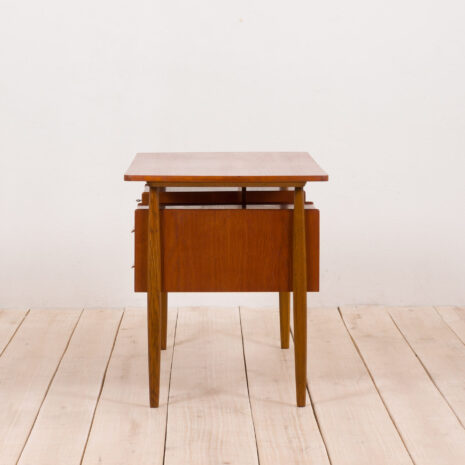 21162 Wolnostojące biurko Gunnar Nielsen z drewna tekowego dla Tibergaard, Dania, lata 60-8 Gunnar Nielsen free standing desk in teak for Tibergaard Denmark s scaled