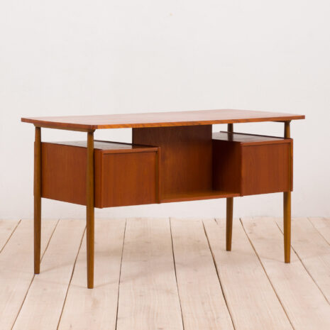 21162 Wolnostojące biurko Gunnar Nielsen z drewna tekowego dla Tibergaard, Dania, lata 60-9 Gunnar Nielsen free standing desk in teak for Tibergaard Denmark s scaled