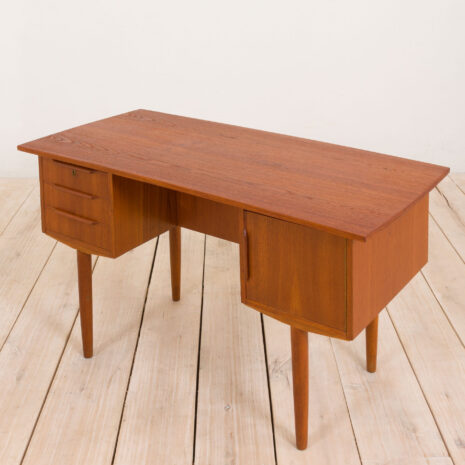 21164 Duńskie biurko wolnostojące z drewna tekowego z połowy wieku z 3 szufladami i szafką-12 Danish mid century teak free standing desk with drawers and cabinet scaled