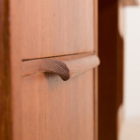 21164 Duńskie biurko wolnostojące z drewna tekowego z połowy wieku z 3 szufladami i szafką-13 Danish mid century teak free standing desk with drawers and cabinet scaled