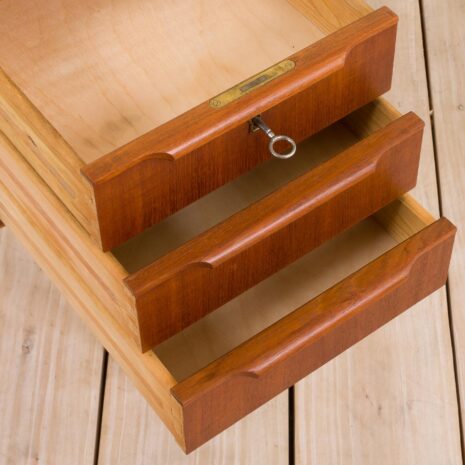 21164 Duńskie biurko wolnostojące z drewna tekowego z połowy wieku z 3 szufladami i szafką-15 Danish mid century teak free standing desk with drawers and cabinet scaled