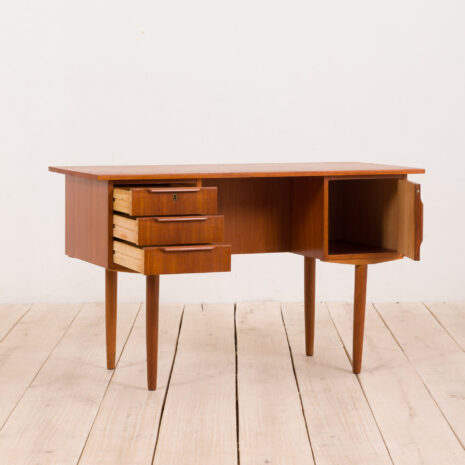 21164 Duńskie biurko wolnostojące z drewna tekowego z połowy wieku z 3 szufladami i szafką-2 Danish mid century teak free standing desk with drawers and cabinet scaled