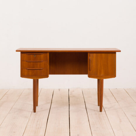 21164 Duńskie biurko wolnostojące z drewna tekowego z połowy wieku z 3 szufladami i szafką-3 Danish mid century teak free standing desk with drawers and cabinet scaled