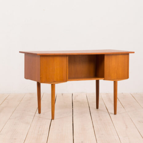 21164 Duńskie biurko wolnostojące z drewna tekowego z połowy wieku z 3 szufladami i szafką-5 Danish mid century teak free standing desk with drawers and cabinet scaled
