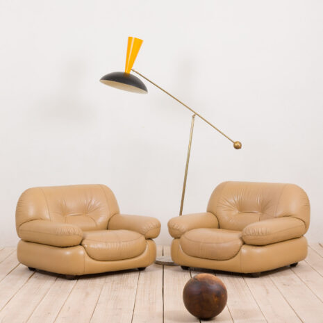 21175 Pair of Italian Mobil Girgi lounge chairs in tan leather, 1970s-3 Pair of Italian Mobil Girgi lounge chairs in tan leather s scaled