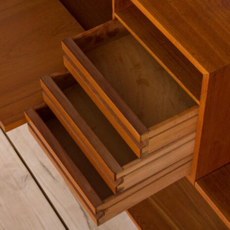 21186 Royal Cadovius 3 bay wall unit with 3 cabinets and 9 shelves, 1960s-8 Royal Cadovius bay wall unit with cabinets and shelves s scaled