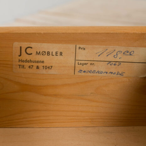 21072 Danish dresser nightstand entry chest of 3 drawers by J.C. Møbler Hedehusene-7 Danish dresser nightstand entry chest of drawers by J