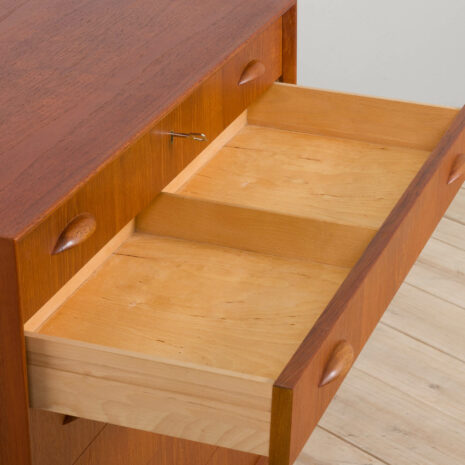 21205 Duńska komoda z drewna tekowego w stylu vintage z uchwytami w kształcie migdałów, 60s-1-11 Danish vintage teak chest of drawers with almond shaped handles s scaled