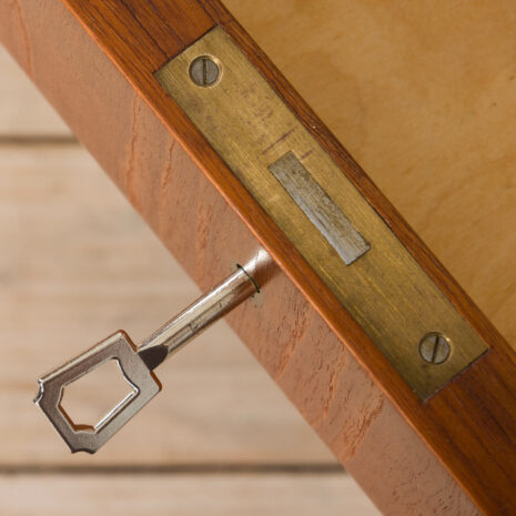 21205 Duńska komoda z drewna tekowego w stylu vintage z uchwytami w kształcie migdałów, 60s-1-13 Danish vintage teak chest of drawers with almond shaped handles s scaled