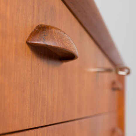 21205 Duńska komoda z drewna tekowego w stylu vintage z uchwytami w kształcie migdałów, 60s-1-14 Danish vintage teak chest of drawers with almond shaped handles s scaled