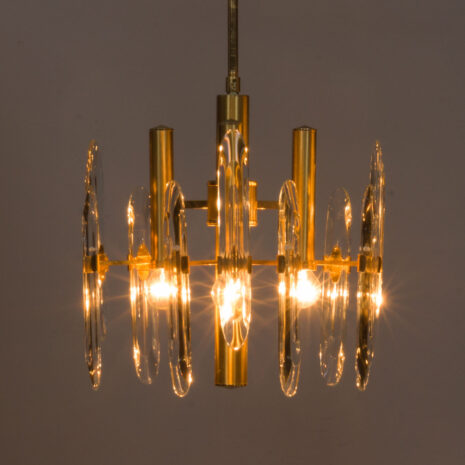 21218 Para włoskich żyrandoli Gaetano Sciolari z połowy wieku z mosiądzu i kryształów, lata 1960, 70-9 Pair of Italian mid century Gaetano Sciolari chandeliers in brass and crystals s s scaled