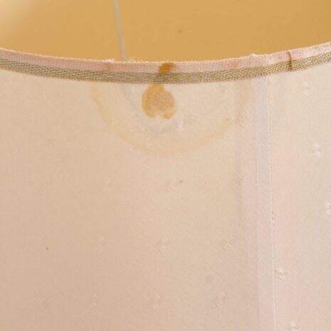 21222 Lampe de table italienne en verre de Murano rose tourbillon avec détails en laiton-5 Italian swirl pink Murano glass table lamp with brass details scaled