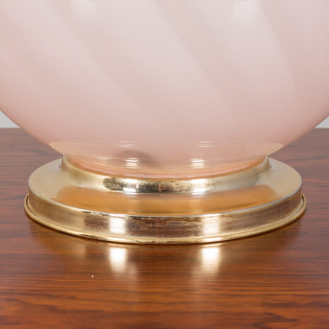 21222 Lampe de table italienne en verre de Murano rose tourbillon avec détails en laiton-6 Italian swirl pink Murano glass table lamp with brass details scaled