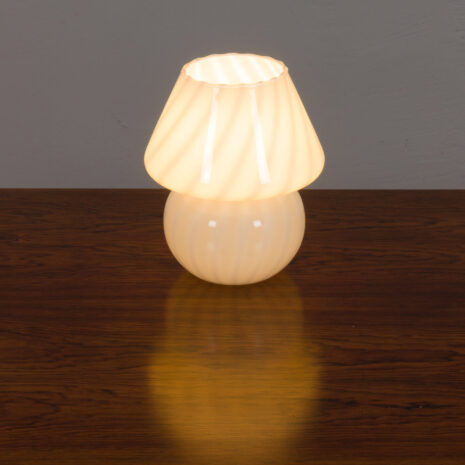 21223 Small Venini mushroom lamp with gentle swirl-6 Small Venini mushroom lamp with gentle swirl scaled