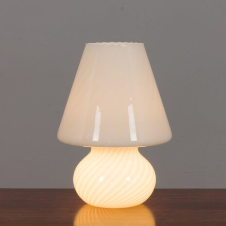 21225 Lampa stołowa Big Mushroom Venini, wirowe szkło Murano, Włochy 1960s-3 Duża lampa stołowa Mushroom Venini ze szkła murano, Włochy, skala
