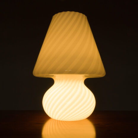21225 Lampa stołowa Big Mushroom Venini, wirowe szkło Murano, Włochy 1960s-7 Duża lampa stołowa Mushroom Venini ze szkła murano, Włochy, skala