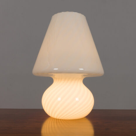 21225 Lampa stołowa Big Mushroom Venini, wirowe szkło Murano, Włochy 1960s-8 Duża lampa stołowa Mushroom Venini ze szkła murano, Włochy, skala
