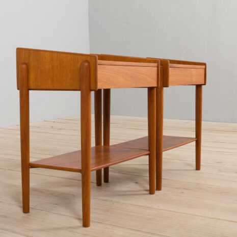 21240 Pair of Borge Mogensen teak nightstands with a shelf and drawer-9 Pair of Borge Mogensen teak nightstands with a shelf and drawer scaled