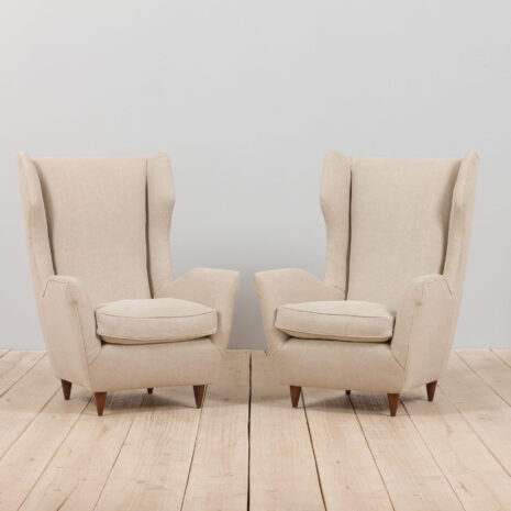 21247 Para foteli Gio Ponti Wingback tapicerowanych belgijskim lnem -1 Pair of Gio Ponti Wingback lounge chairs reupholstered in Belgium linen scaled