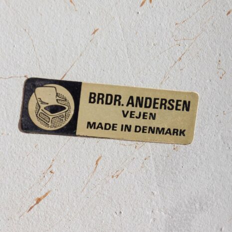 21076 Johannes Andersen dla Trensum Capri sofa w brązowej tapicerce-14 Johannes Andersen dla Trensum Sofa Capri w brązowej tapicerce w skali