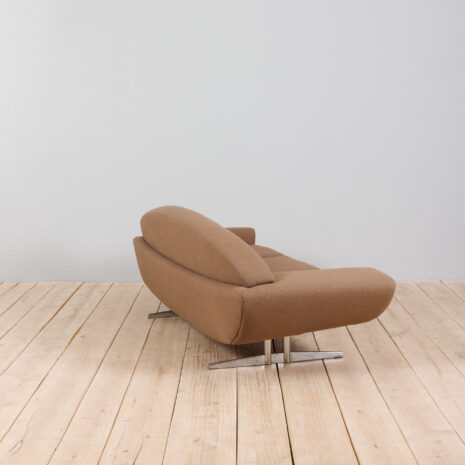 21076 Johannes Andersen dla Trensum Capri sofa w brązowej tapicerce-3 Johannes Andersen dla Trensum Sofa Capri w brązowej tapicerce w skali