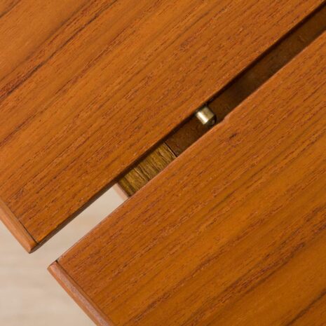 21259 Średniowieczny duński okrągły stół z drewna tekowego z ukrytymi liśćmi, 1960s-15 Mid century Danish Round teak extension table with hidden leaves s scaled
