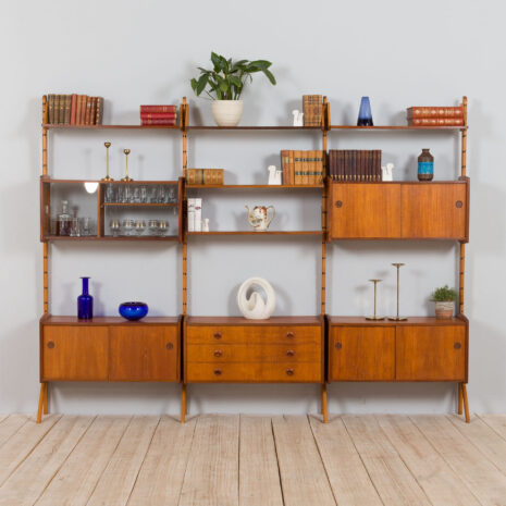 21268 Three bay Teak Ergo Modular Wall Unit with 6 cabinets by John Texmon for Blindheim Møbelfabrikk, 1970s-1 Three bay Teak Ergo Modular Wall Unit with cabinets by John Texmon for Blindheim Mobelfabrikk s scaled