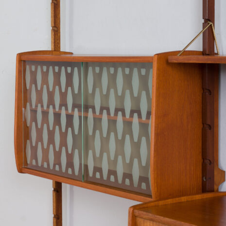 21275 Unité murale ergo 3 baies en teck avec 8 étagères, 3 armoires et -17 bay ergo wall unit in teak with shelves cabinets and scaled