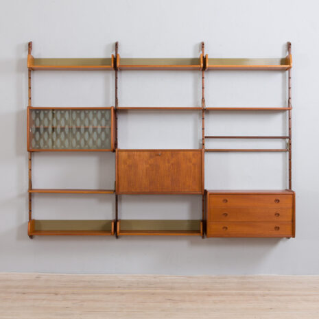 21275 Unité murale ergo 3 baies en teck avec 8 étagères, 3 armoires et -4 bay ergo wall unit in teak with shelves cabinets and scaled