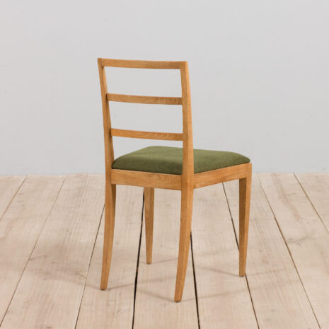 21279 Set of 6 Fritz Hansen Danish mid century dining chairs in sanded oak with new green wool upholstery, Denmark, 1960s-11 Zestaw duńskich krzeseł do jadalni Fritz Hansen z połowy wieku, wykonanych z szlifowanego dębu, z nową zieloną tapicerką wełnianą. Dania, skala