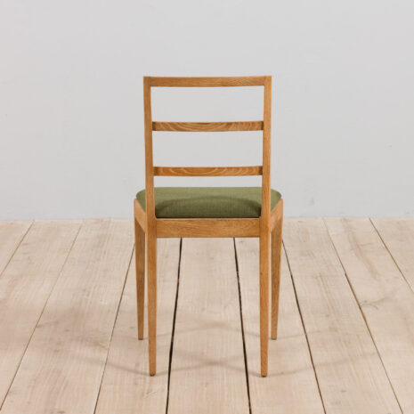21279 Set of 6 Fritz Hansen Danish mid century dining chairs in sanded oak with new green wool upholstery, Denmark, 1960s-12 Zestaw duńskich krzeseł do jadalni Fritz Hansen z połowy wieku, wykonanych z szlifowanego dębu, z nową zieloną tapicerką wełnianą. Dania, skala