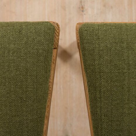 21279 Set of 6 Fritz Hansen Danish mid century dining chairs in sanded oak with new green wool upholstery, Denmark, 1960s-4 Zestaw duńskich krzeseł do jadalni Fritz Hansen z połowy wieku, wykonanych z szlifowanego dębu, z nową zieloną tapicerką wełnianą. Dania, skala