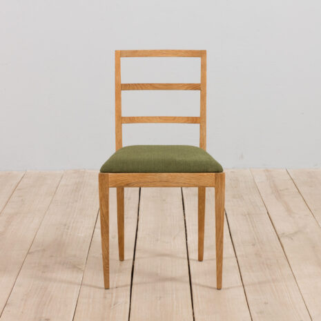 21279 Set of 6 Fritz Hansen Danish mid century dining chairs in sanded oak with new green wool upholstery, Denmark, 1960s-8 Zestaw duńskich krzeseł do jadalni Fritz Hansen z połowy wieku, wykonanych z szlifowanego dębu, z nową zieloną tapicerką wełnianą. Dania, skala
