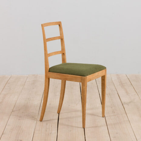 21279 Set of 6 Fritz Hansen Danish mid century dining chairs in sanded oak with new green wool upholstery, Denmark, 1960s-9 Zestaw duńskich krzeseł do jadalni Fritz Hansen z połowy wieku, wykonanych z szlifowanego dębu, z nową zieloną tapicerką wełnianą. Dania, skala
