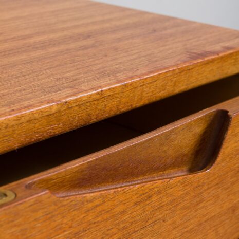 21272 Scandinavian mid century Rival wall unit in teak with a chest of drawers, secretary and 2 shelves, by Kjael Riis Brødrene Jåtog Møbelfabrikk-13 Scandinavian mid century Rival wall unit in teak with a chest of drawers secretary and shelves by Kjael Riis Brodrene Jatog Mobelfabrikk scaled