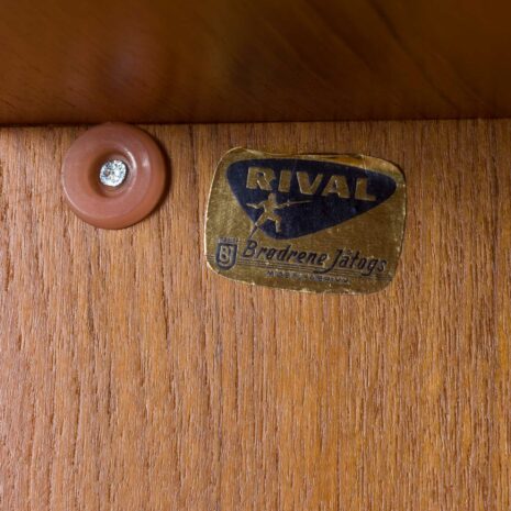 21272 Scandinavian mid century Rival wall unit in teak with a chest of drawers, secretary and 2 shelves, by Kjael Riis Brødrene Jåtog Møbelfabrikk-8 Scandinavian mid century Rival wall unit in teak with a chest of drawers secretary and shelves by Kjael Riis Brodrene Jatog Mobelfabrikk scaled