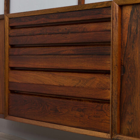 21285 Three bay Cadovius modular Danish wall unit in rosewood with 4 cabinets, exposition shelf and 6 shelves, 60s-22 Three bay Cadovius modular Danish wall unit in rosewood with cabinets exposition shelf and shelves s scaled